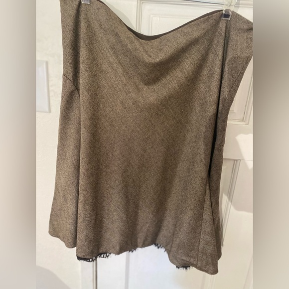 Banana Republic Wool/Rayon Skirt. A-line cut..
Size 16. Brown. - Picture 6 of 9